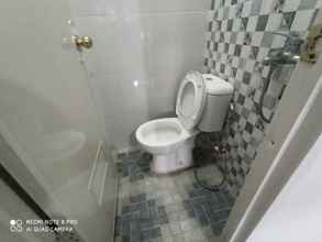 In-room Bathroom 4 Simply Room near Sentul City Mall by Magdalena Residence (MGD6)