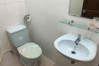 Toilet Kamar Anh Long Hotel