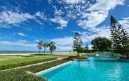 Swimming Pool 2 Boulevard Tuscany - 3 Bedroom Pool Villa