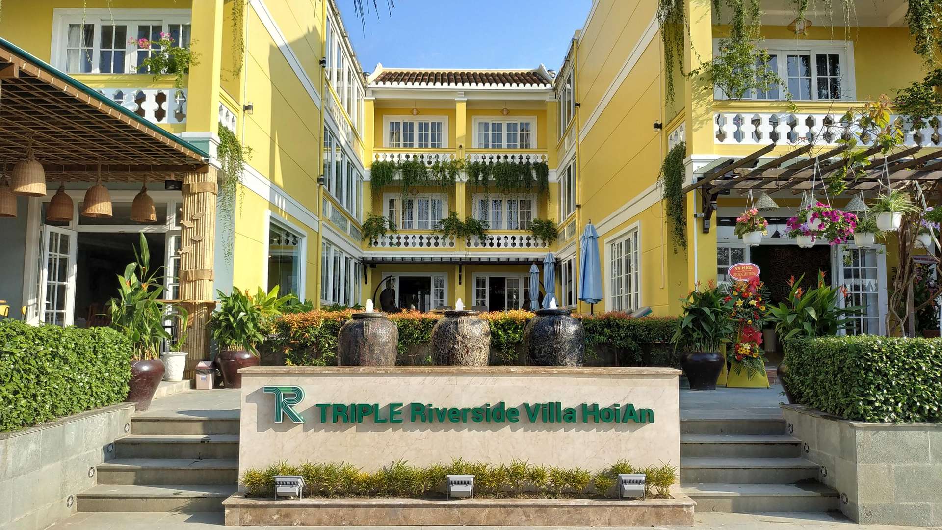 TRIPLE Riverside Villa Hotel Hoi An khách sạn 3 sao Hội An