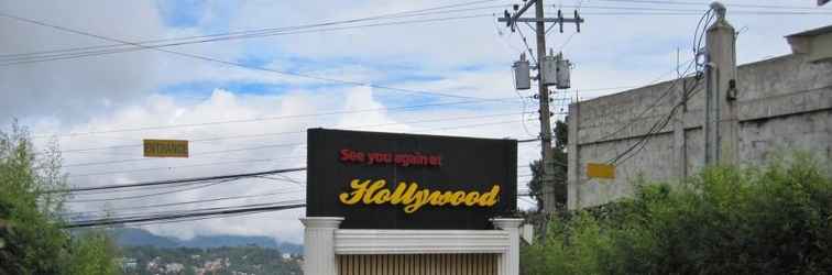 Lobi Hollywood Drive-In Hotel