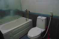 In-room Bathroom Bien Sao 2 Hotel