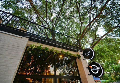 Exterior STrips The Poshtel