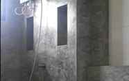 Toilet Kamar 6 Nalin Place