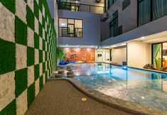 Swimming Pool 2 OneLoft Hotel SHA+