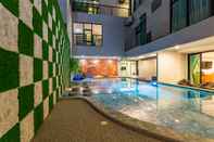 Swimming Pool OneLoft Hotel SHA+
