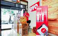 ล็อบบี้ 5 OYO 422 Achterhuis Guesthouse