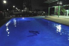 泳池 Sharples Apartment