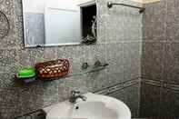 In-room Bathroom Huong Toan Hotel 2