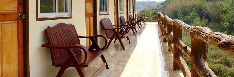 Lobby Burmese Inn