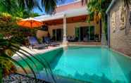 Swimming Pool 3 MEURSAULT - 1 Bedroom Villa by Jetta