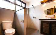 Toilet Kamar 7 CORDOUAN 2 - 2 Bedrooms Villa by Jetta