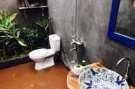 Toilet Kamar Phori's House