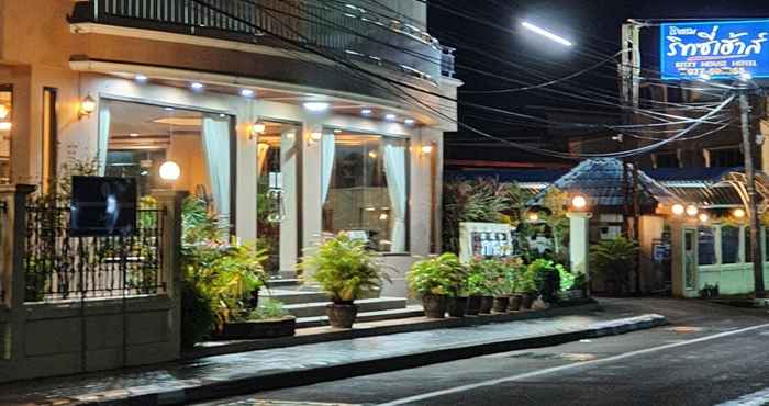 Luar Bangunan Ritzy House