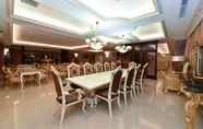 ร้านอาหาร 6 MYKO Hotel & Convention Center Makassar