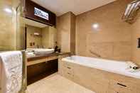 Toilet Kamar MYKO Hotel & Convention Center Makassar