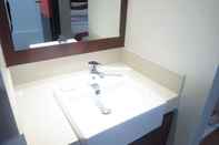 In-room Bathroom Hotel Grand Putra Syariah Kebumen
