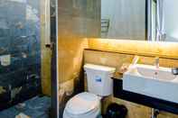Toilet Kamar Baan Phuean Resort Pranburi 