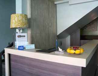 Lobi 2 Lorenzzo Suites Hotel