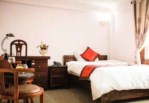 Bedroom Lake Side Hotel - Linh Dam