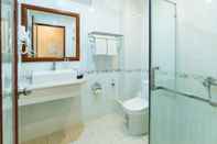 In-room Bathroom Nhu Y 2 Hotel Binh Tan