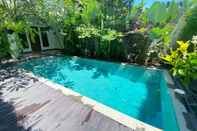 Swimming Pool Bening House Batubelig