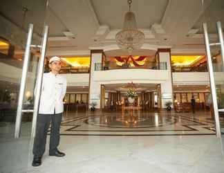 Lobby 2 Evergreen Laurel Hotel