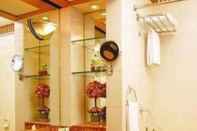 Toilet Kamar The Jesselton Hotel