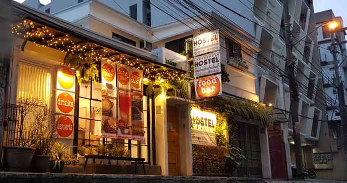 Luar Bangunan CROSSROADS HOSTEL MANILA