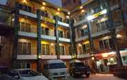 Bangunan 4 B&B Hotel