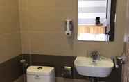 In-room Bathroom 5 Bao Ngoc Hotel Trung Son