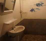 Toilet Kamar 5 Lazy Hut 