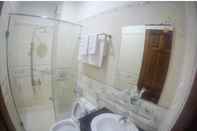 In-room Bathroom Nhat Nga Hotel