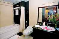 Toilet Kamar Tuan Vu Hotel