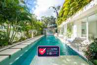 Swimming Pool Villa Puro Blanco