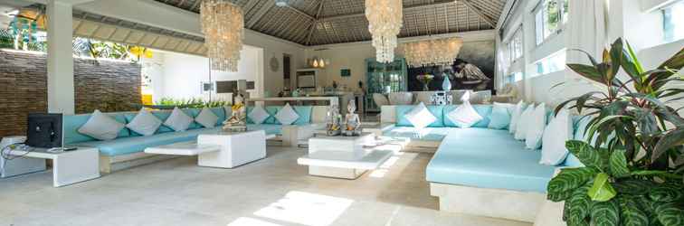 Lobby Villa Puro Blanco