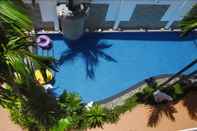 Swimming Pool QLi Hotel