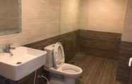 In-room Bathroom 4 Sam 1 Hotel Trung Son