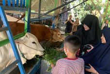 Entertainment Facility Transformer Center Hotel