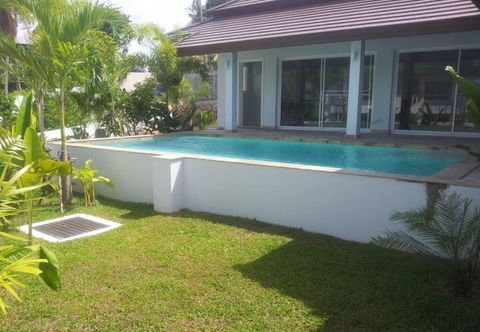 สระว่ายน้ำ Villa Orchid