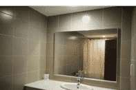 Phòng tắm bên trong Sentosa Regency Hotel