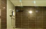 In-room Bathroom 4 Metro Inn Arau