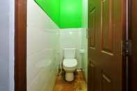 In-room Bathroom Lembongan Hostel