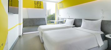 Kamar Tidur 3 Yello Hotel Manggarai