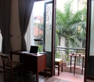 Sảnh chờ 3 Eco-friendly Lakeside Apartment With Balcony