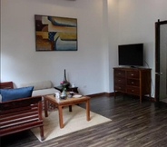 Sảnh chờ 5 Eco-friendly Lakeside Apartment With Balcony