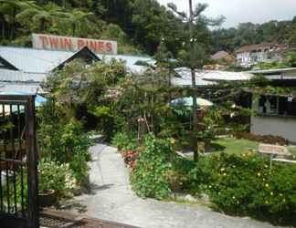 Bangunan 2 Twin Pines Guesthouse