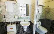 Toilet Kamar 4 LaBoo Boutique Apartment Nha Trang