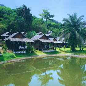 ฮอลิเดย์ รีสอร์ท 1, โรงแรม & ที่พัก บ้านริมน้ำ เรสเทอรอง