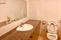 Toilet Kamar New Valentine Hotel Hue